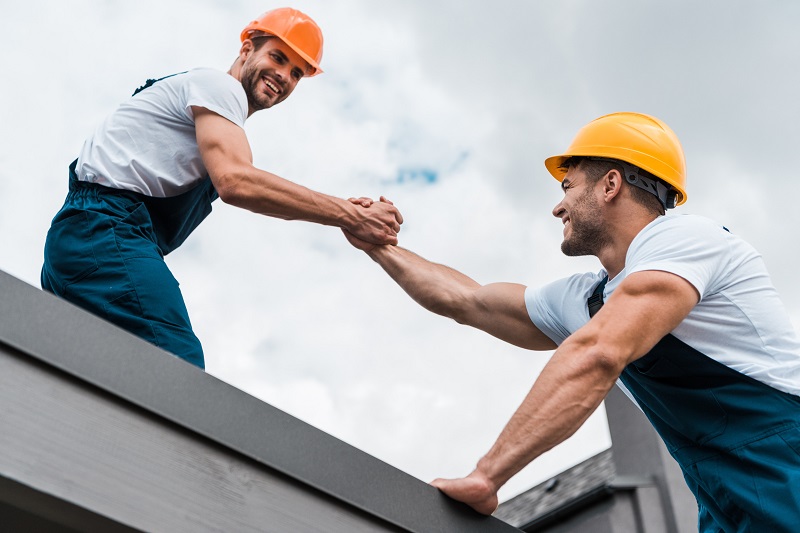 How Commercial Roofing Contractors Organize Their Work